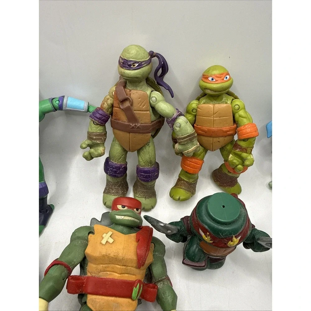 LOT‎ 19 TEENAGE MUTANT NINJA TURTLES ACTION FIGURES